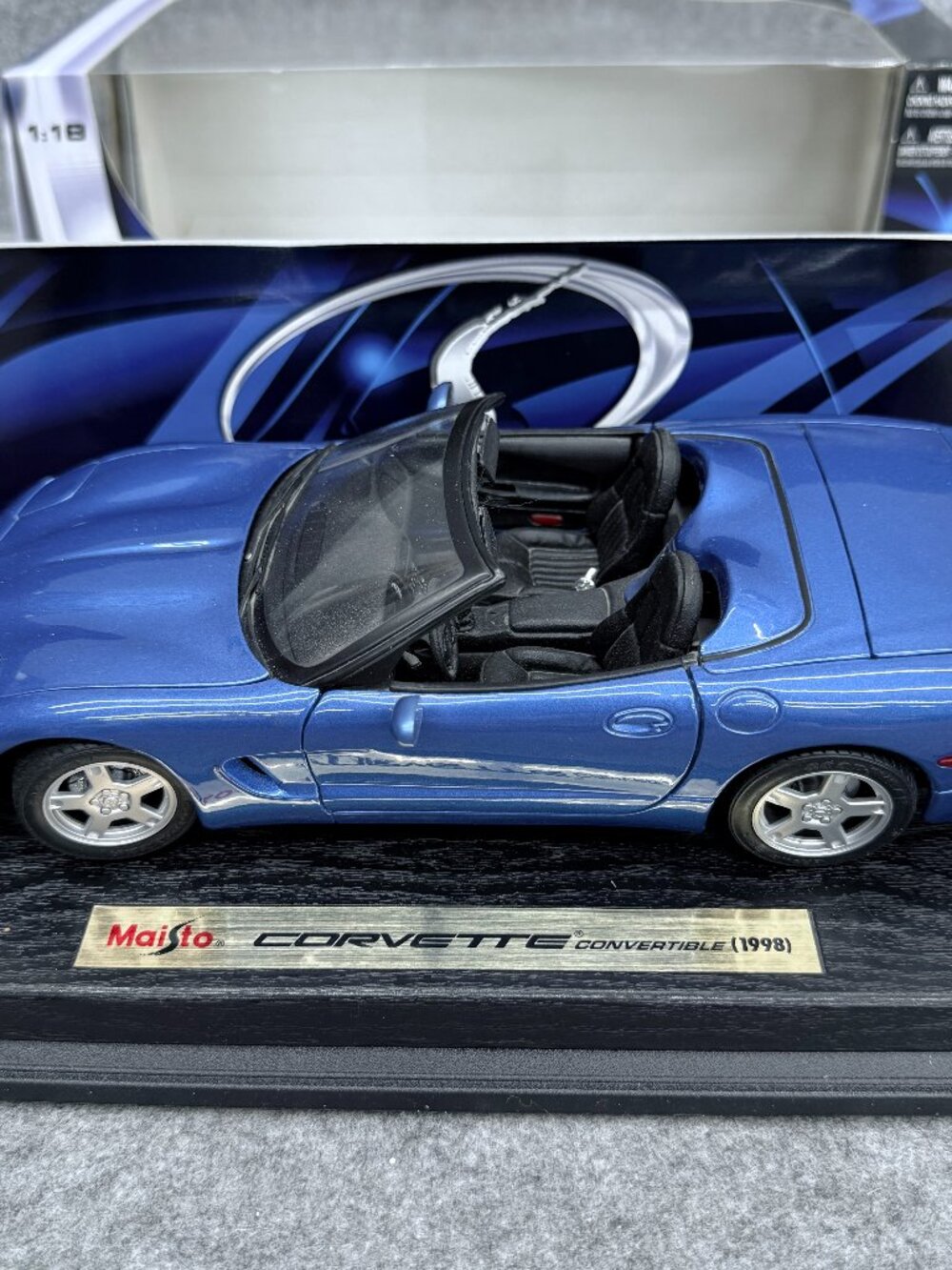 Maisto 1/18 Special Edition 1998 Chevrolet Corvette Convertible Blue